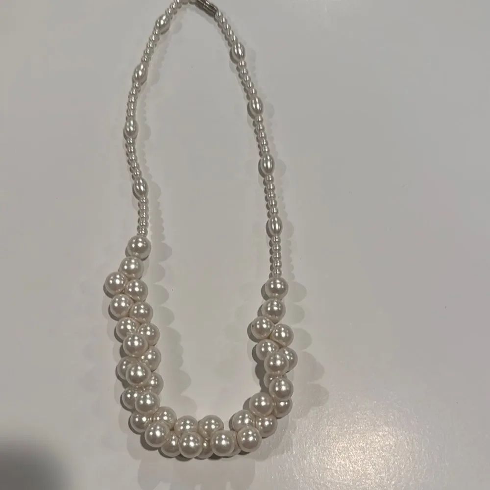 Elegant White Pearl Necklace